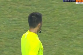 利物浦遭遇争议判罚，裁判组回应：执法公正，通过管理学校也是的人为什.的简单介绍